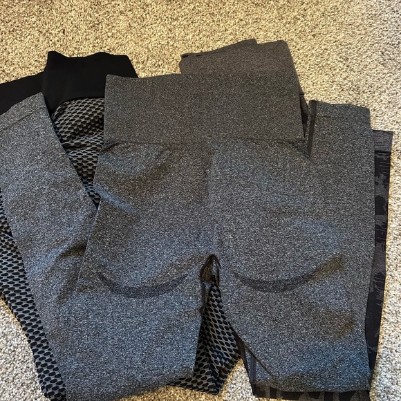 7 pairs of scrunch butt contour and tick tock leggings from amazon - Picture 3 of 3